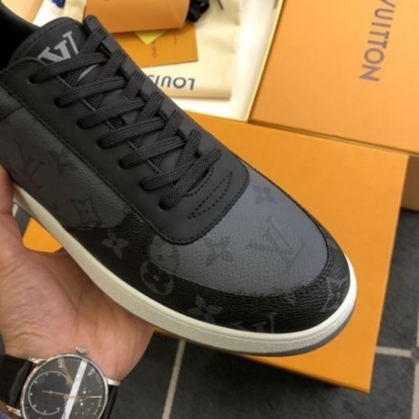 louis-vuitton-rivoli-sneaker-replica-big-0