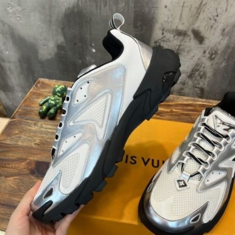 louis-vuitton-runner-tatic-sneaker-replica-big-1