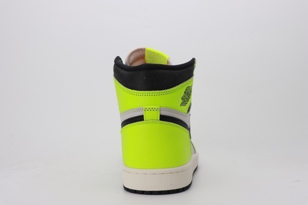 air-jordan-1-retro-high-og-visionaire-big-2