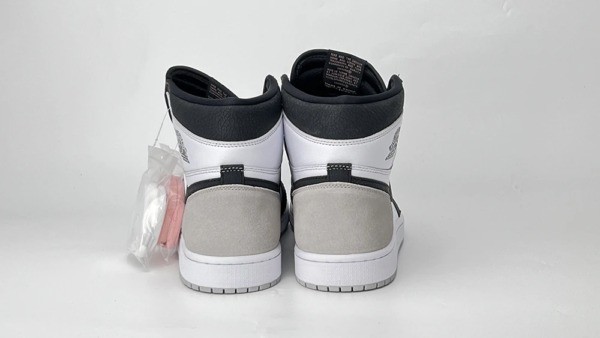 air-jordan-1-high-og-grey-fog-big-2