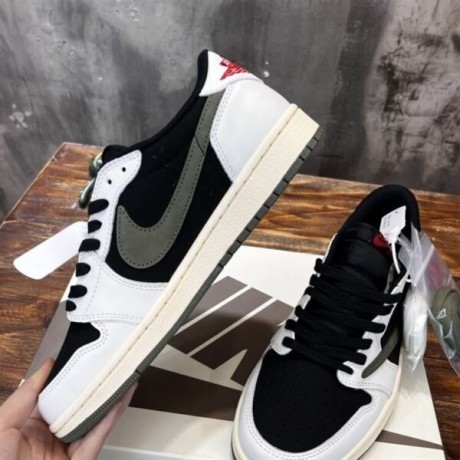 travis-scott-x-air-jordan-1-low-olive-big-2