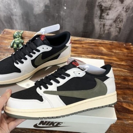 travis-scott-x-air-jordan-1-low-olive-big-3