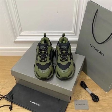 balenciaga-triple-s-clear-sole-big-2