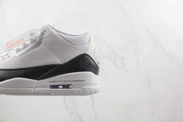 air-jordan-3-black-and-white-lightning-big-0