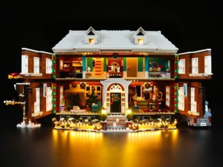 add-a-touch-of-magic-to-lego-home-alone-brick-glow-light-kit