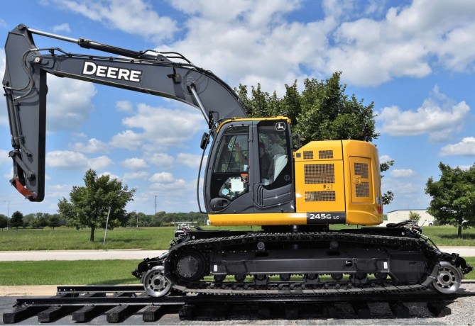 advanced-hydraulic-rail-gear-for-hi-rail-vehicles-mitchell-railgear-big-0